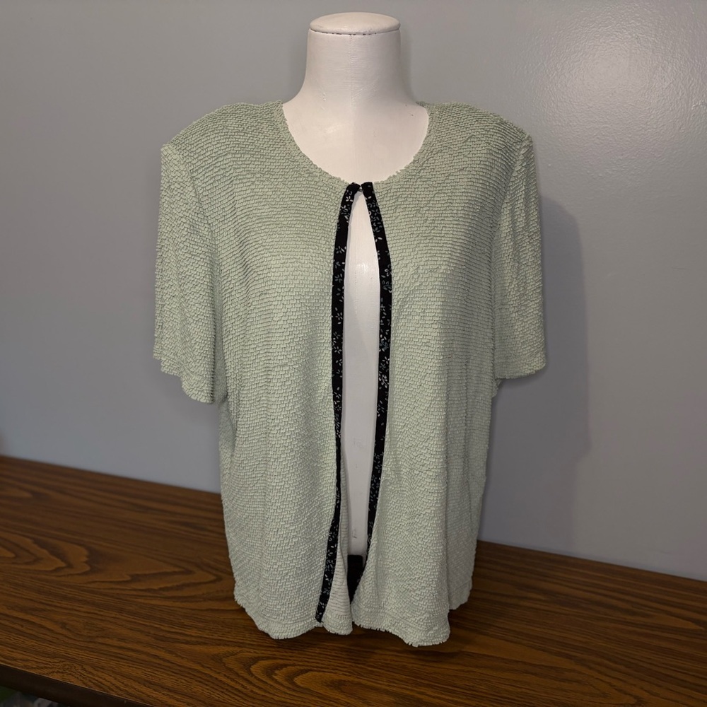 Teddi Women’s Vintage Short Sleeve Cardigan Blouse Contrast Floral Sage Green